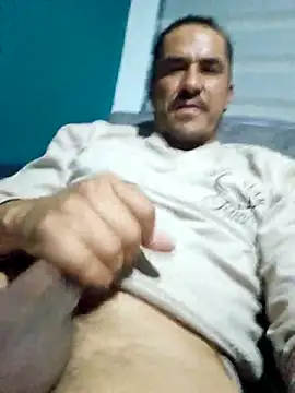 Snapshot of Iuver chatting on January 6, 2026, 10:25 pm Iuver online show from January 6, 2026, 10:25 pm