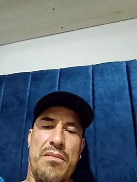 Snapshot of Iuver chatting on February 24, 2026, 11:38 pm Iuver online show from February 24, 2026, 11:38 pm