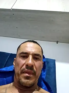 Snapshot of Iuver chatting on December 20, 2025, 1:19 am Iuver online show from December 20, 2025, 1:19 am