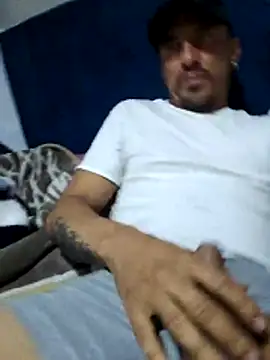 Snapshot of Iuver chatting on February 28, 2026, 9:47 pm Iuver online show from February 28, 2026, 9:47 pm