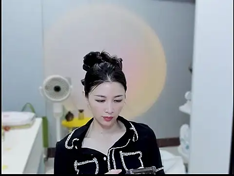 Snapshot of A_dabo chatting on October 30, 2025, 2:25 pm A dabo online show from October 30, 2025, 2:25 pm