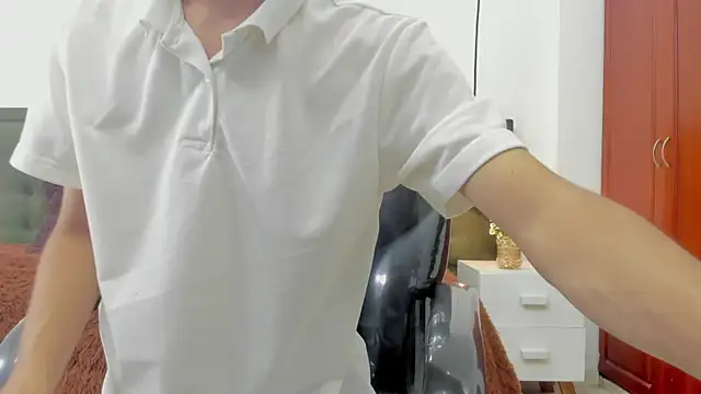 Snapshot of Johann_sex chatting on January 5, 2026, 5:27 pm Johann sex online show from January 5, 2026, 5:27 pm