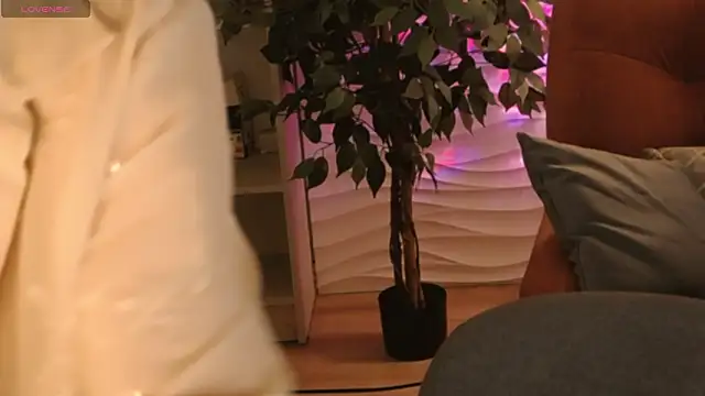 Snapshot of Sandra_Kind chatting on March 10, 2026, 5:44 am Sandra Kind online show from March 10, 2026, 5:44 am