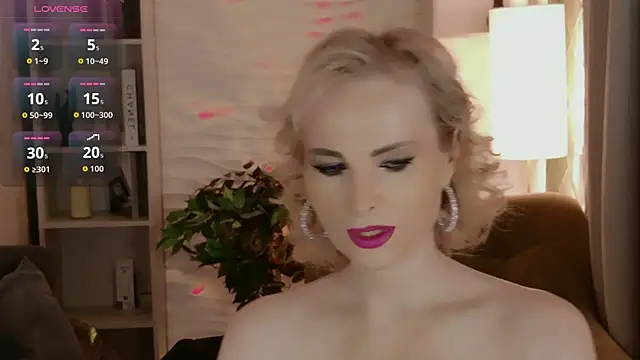 Snapshot of Sandra_Kind chatting on May 16, 2026, 5:39 am Sandra Kind online show from May 16, 2026, 5:39 am