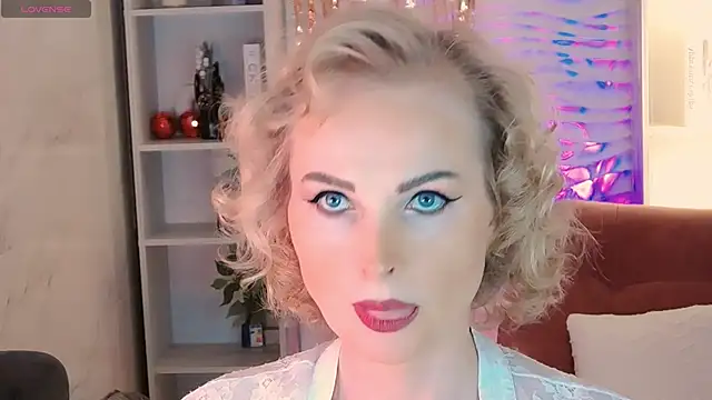 Snapshot of Sandra_Kind chatting on January 18, 2026, 5:33 am Sandra Kind online show from January 18, 2026, 5:33 am