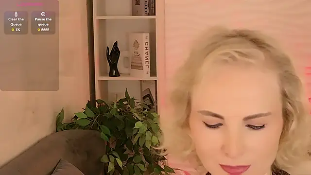 Snapshot of Sandra_Kind chatting on May 31, 2026, 5:46 am Sandra Kind online show from May 31, 2026, 5:46 am