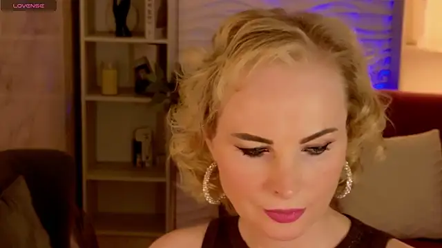 Snapshot of Sandra_Kind chatting on April 19, 2026, 5:41 am Sandra Kind online show from April 19, 2026, 5:41 am