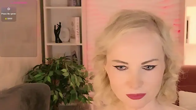 Snapshot of Sandra_Kind chatting on May 27, 2026, 5:37 am Sandra Kind online show from May 27, 2026, 5:37 am
