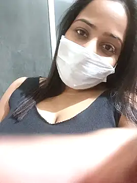 COZY ROZI online show from November 14, 2025, 5:05 pm