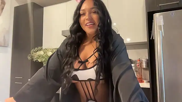 Snapshot of Gata_fyera chatting on October 31, 2025, 5:53 pm Gata fyera online show from October 31, 2025, 5:53 pm