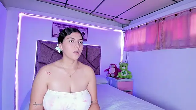 Cristal Smith20 online show from October 18, 2025, 2:52 pm