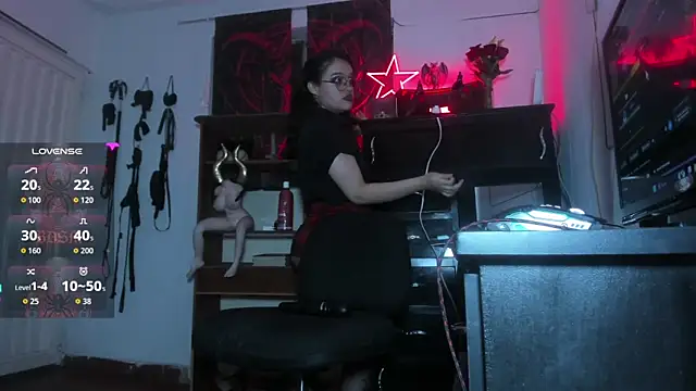 Snapshot of OnyxDiosaGotica chatting on February 4, 2026, 5:35 am OnyxDiosaGotica online show from February 4, 2026, 5:35 am