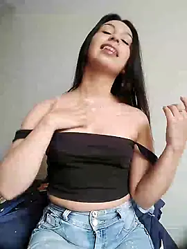 Snapshot of Nat_XxX chatting on February 28, 2025, 8:18 pm Nat XxX online show from February 28, 2025, 8:18 pm