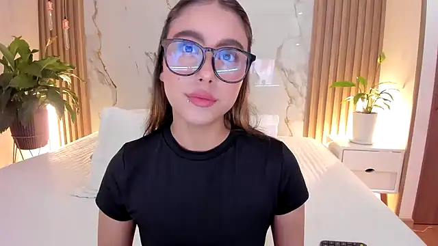 miss martiina online show from May 16, 2026, 2:43 am