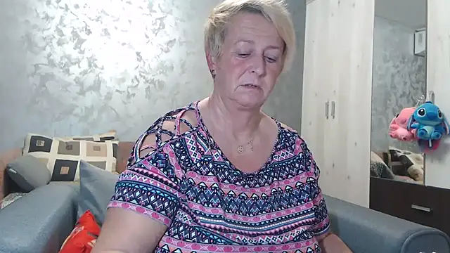 RosesandLillies online show from October 21, 2025, 5:01 pm