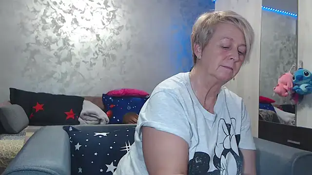 Snapshot of RosesandLillies chatting on March 25, 2026, 4:50 pm RosesandLillies online show from March 25, 2026, 4:50 pm