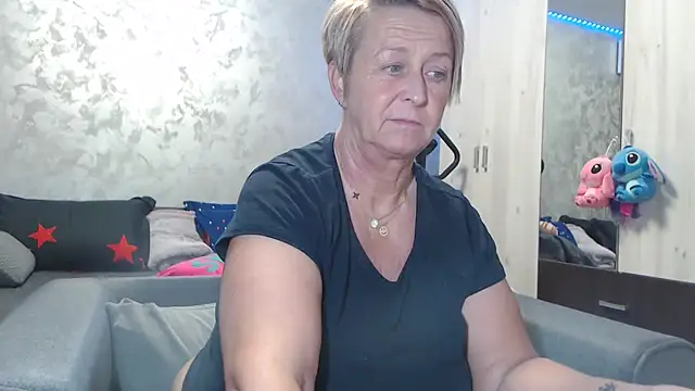 Snapshot of RosesandLillies chatting on March 15, 2026, 5:53 pm RosesandLillies online show from March 15, 2026, 5:53 pm