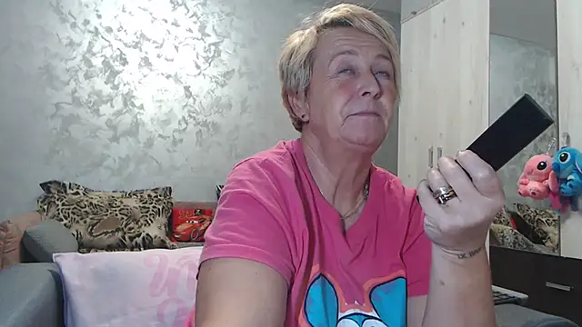 RosesandLillies online show from October 26, 2025, 3:45 pm