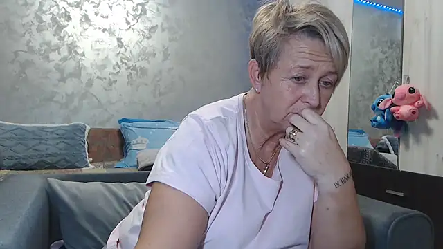 Snapshot of RosesandLillies chatting on February 8, 2026, 6:27 pm RosesandLillies online show from February 8, 2026, 6:27 pm