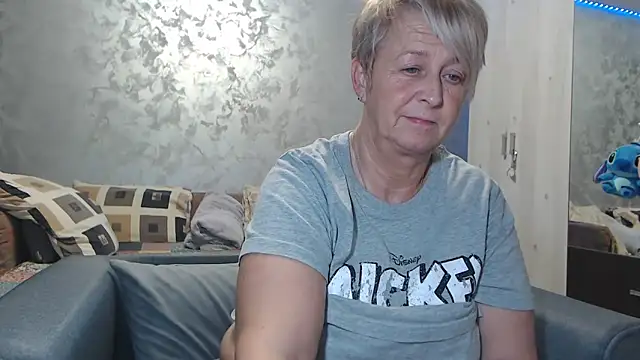 Snapshot of RosesandLillies chatting on February 18, 2026, 6:15 pm RosesandLillies online show from February 18, 2026, 6:15 pm