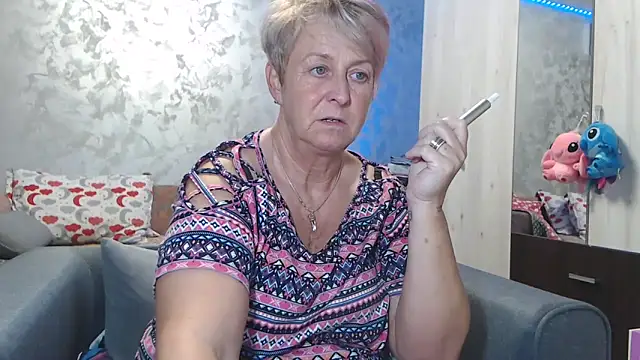 Snapshot of RosesandLillies chatting on December 22, 2025, 5:57 pm RosesandLillies online show from December 22, 2025, 5:57 pm