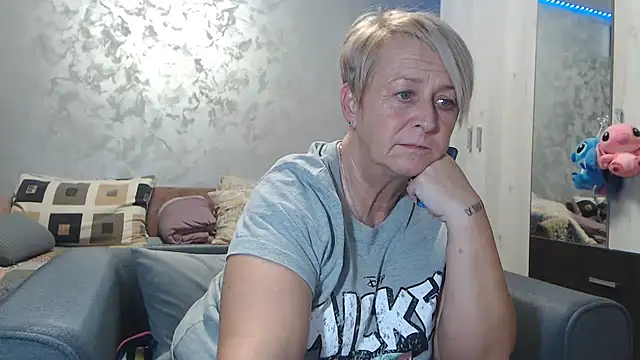 Snapshot of RosesandLillies chatting on February 19, 2026, 6:27 pm RosesandLillies online show from February 19, 2026, 6:27 pm