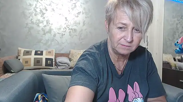 Snapshot of RosesandLillies chatting on February 17, 2026, 6:16 pm RosesandLillies online show from February 17, 2026, 6:16 pm