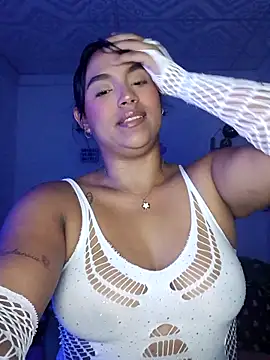 Snapshot of victoria_roussee chatting on February 5, 2026, 5:47 am victoria roussee online show from February 5, 2026, 5:47 am