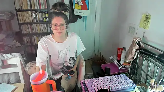 Rosiee69  online show from November 28, 2025, 12:33 am