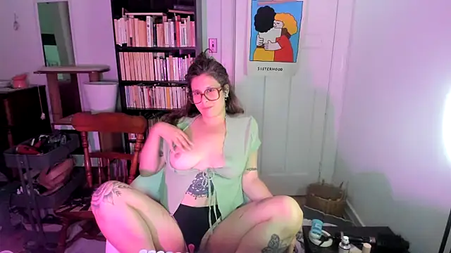 Snapshot of Rosiee69_ chatting on September 9, 2025, 8:18 pm Rosiee69  online show from September 9, 2025, 8:18 pm