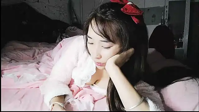 hebe-02 online show from November 5, 2025, 2:42 pm