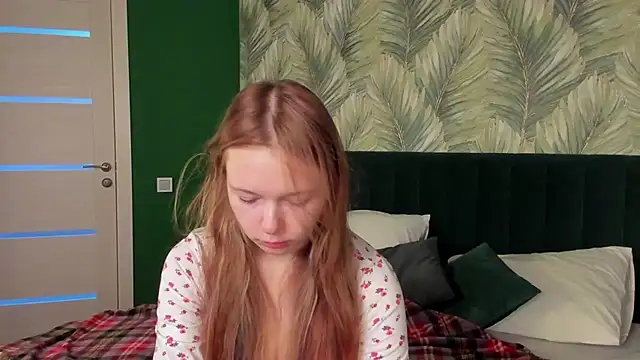 boozekirs  online show from November 14, 2025, 3:43 am