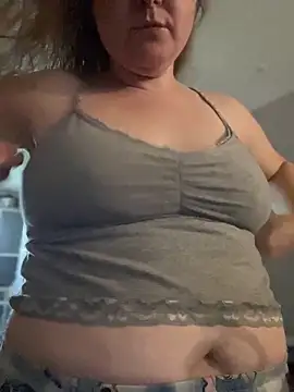 HTXBELLE online show from April 16, 2026, 1:23 pm