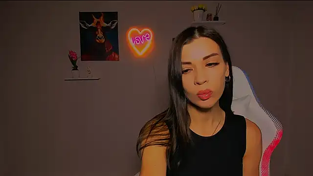 KetiWils online show from March 18, 2025, 4:18 am