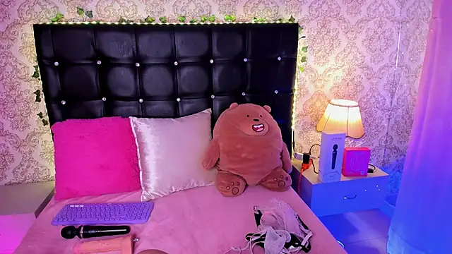 Luna Sommer online show from February 2, 2026, 7:35 pm