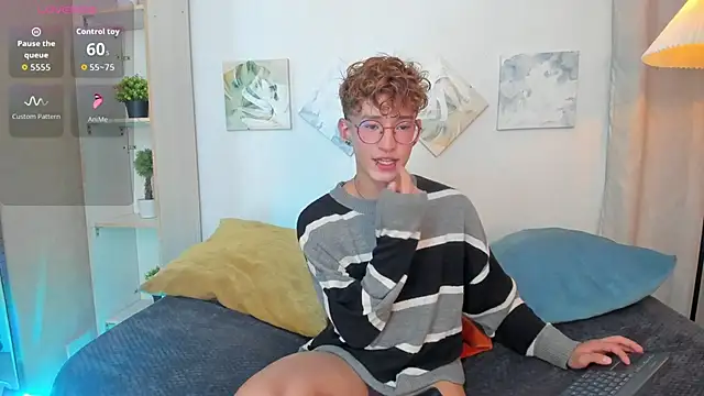 iiangel  online show from November 8, 2025, 3:21 am