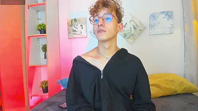 iiangel  online show from November 16, 2025, 2:27 am