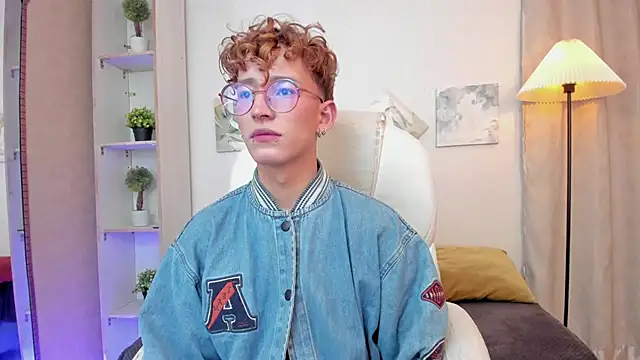 iiangel  online show from November 30, 2025, 3:07 am