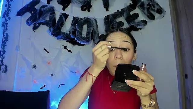 Snapshot of TANIA_06 chatting on November 3, 2025, 1:15 pm TANIA 06 online show from November 3, 2025, 1:15 pm