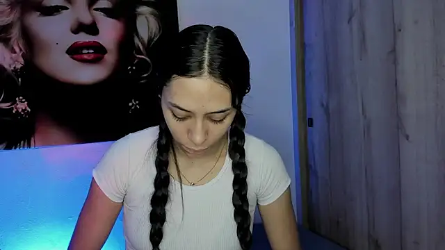 Snapshot of TANIA_06 chatting on October 23, 2025, 1:10 pm TANIA 06 online show from October 23, 2025, 1:10 pm