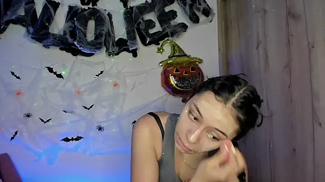 Snapshot of TANIA_06 chatting on October 31, 2025, 1:19 pm TANIA 06 online show from October 31, 2025, 1:19 pm