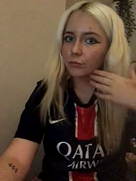 Snapshot of Blondie_Sofia_Essexbabe chatting on October 22, 2025, 7:35 pm Blondie Sofia Essexbabe online show from October 22, 2025, 7:35 pm