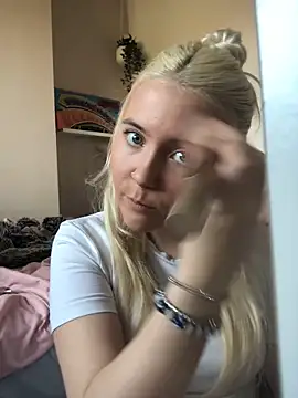 Snapshot of Blondie_Sofia_Essexbabe chatting on November 13, 2025, 12:53 pm Blondie Sofia Essexbabe online show from November 13, 2025, 12:53 pm