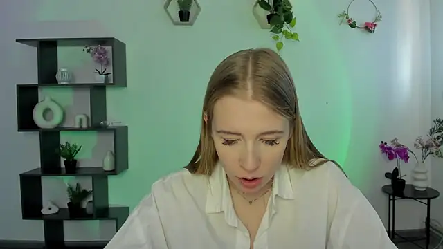 Snapshot of AnnNorriss chatting on March 9, 2025, 9:35 am AnnNorriss online show from March 9, 2025, 9:35 am