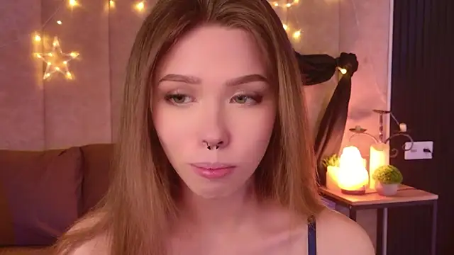 Snapshot of Sierra_Fane chatting on April 3, 2026, 12:33 pm Sierra Fane online show from April 3, 2026, 12:33 pm