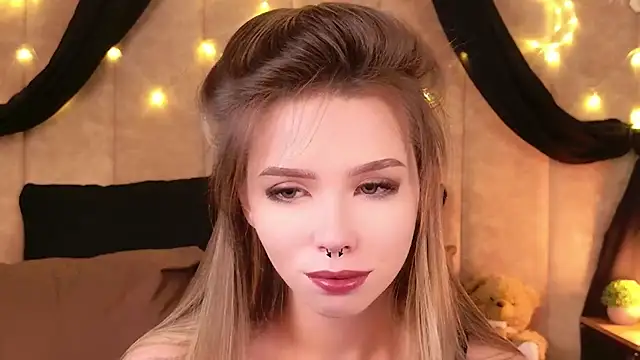 Sierra Fane online show from December 21, 2025, 10:50 am