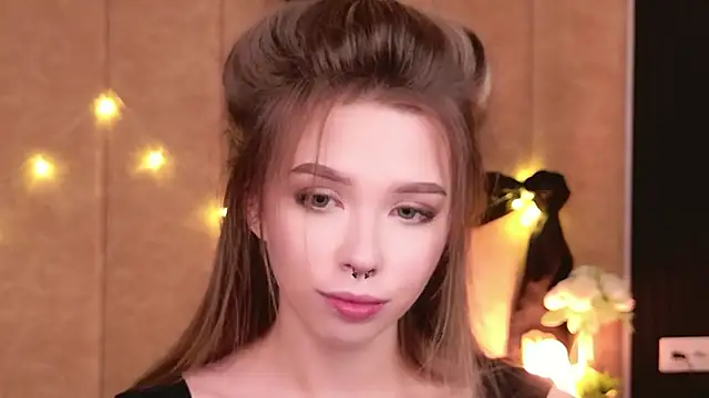 Sierra Fane online show from November 17, 2025, 10:41 am