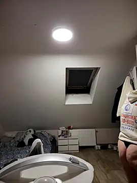 May Alisa online show from September 29, 2025, 6:02 pm