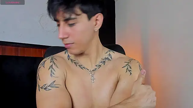 Allex Cano online show from October 19, 2025, 11:18 pm