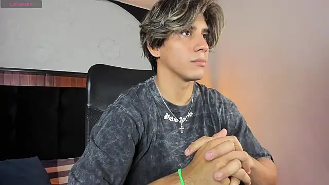 Allex Cano online show from September 12, 2025, 7:35 pm